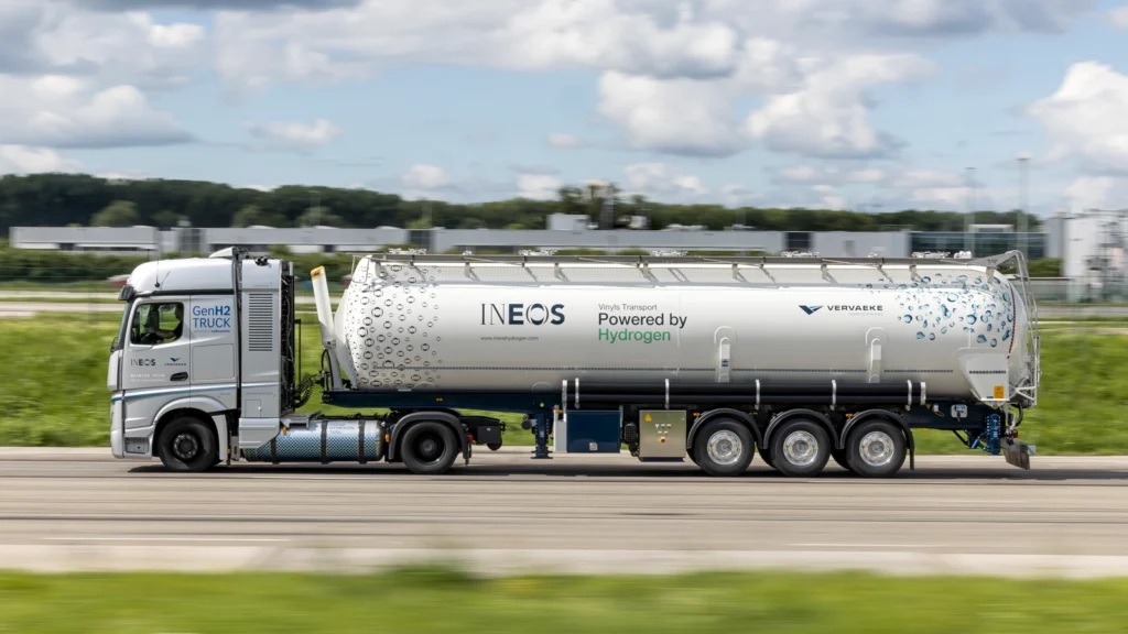 Mercedes Benz GenH2 Trucks Start Customer Trials Amazon Holcim INEOS Air Products Wiedmann and Winz July 2024 Daimler Truck Driving Hydrogen 2