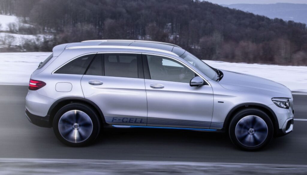 The Mercedes-Benz GLC F-CELL has combined hydrogen consumption of 0.34 kg/100 km.