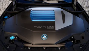 The BMW iX5 Hydrogen features a fuel-cell system generating an output of 125 kW (170 hp).