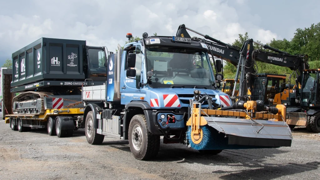 mercedes benz special trucks unimog hydrogen internal combustion engine successful trial wave project german government ministry for economic affairs 2