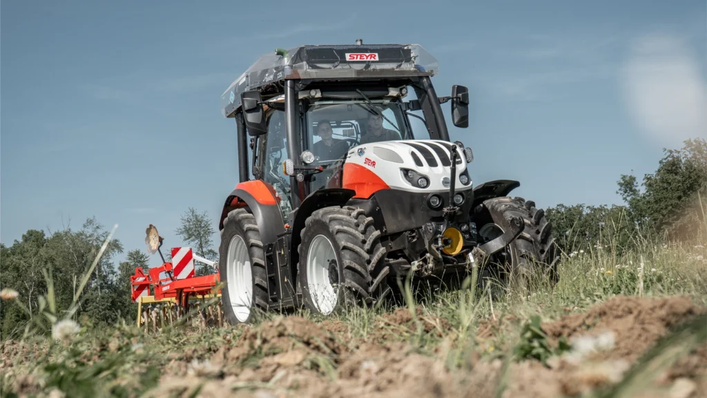 STEYR and Tu Wien Unveil FCTRAC BIOGENIC HYDROGEN POWERED TRACTOR