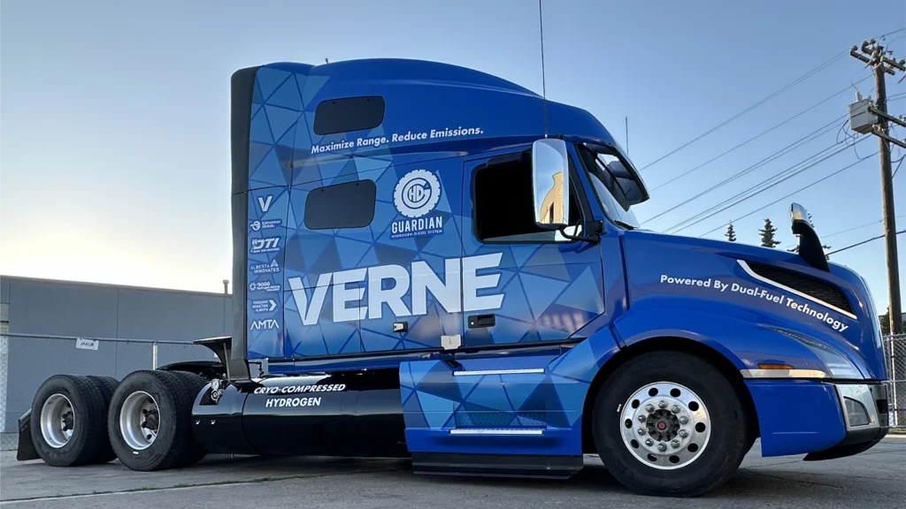 Verne Cryo Hydrogen Dual Fuel Truck Driving Hydrogen