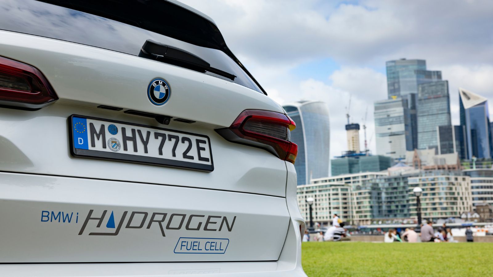 BMW to sell hydrogen fuel cell cars by 2028 - Driving Hydrogen