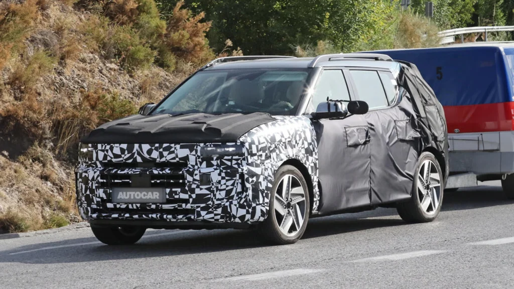 Hyundai NEXO camo road testing