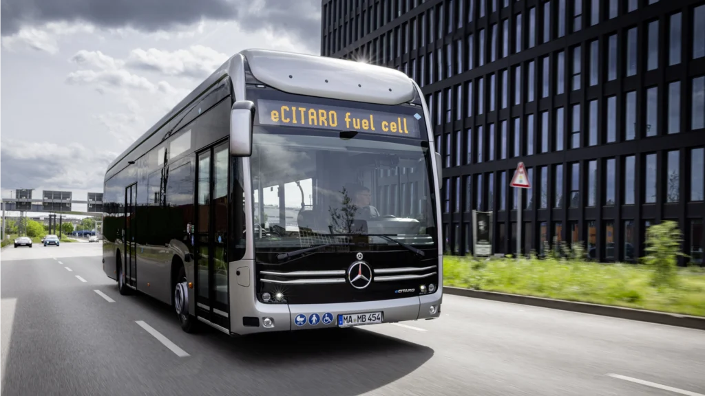 Daimler Truck and Bus partners with H2 Mobility for hydrogen refuelling for city buses Mercedes eCitaro - October 2024 Driving Hydrogen