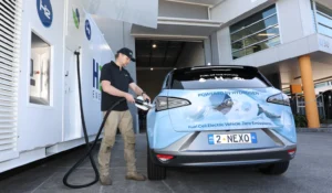 H2H Energy H2CORE40 refuelling a Hyundai NEXO FCEV