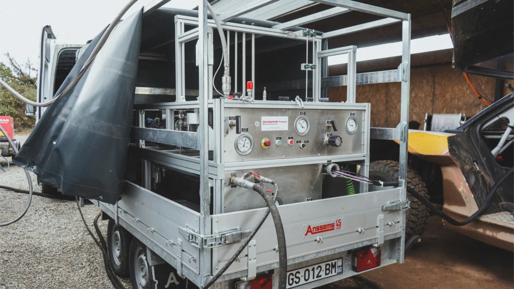 Extreme E's hydrogen power system in the pits during testing of the Pioneer 25 Extreme H car. (Image: Matt Lister/Driving Hydrogen)