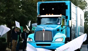 Cummins accelera truck sets Guinness World Record for distance