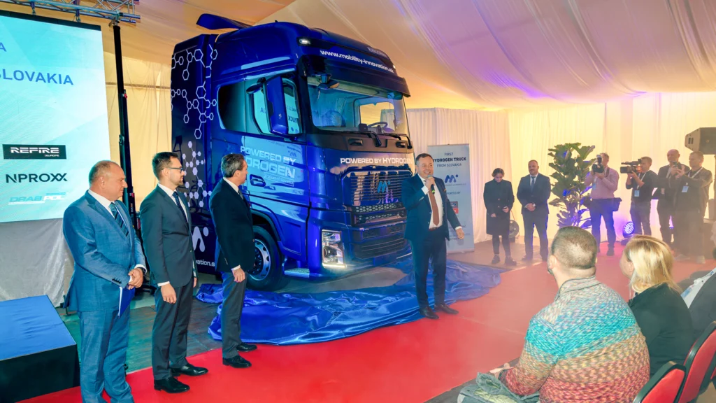 Slovakia’s first hydrogen truck: The "M&I RH120R" hits the road