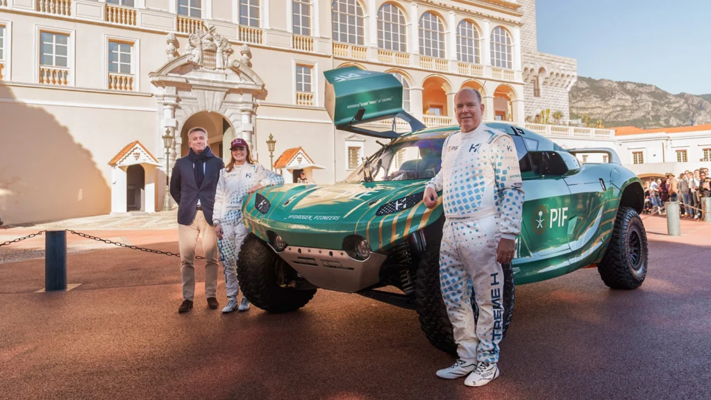 Left to right: Alejandro Agag (CEO, Extreme E), Catie Munnings (Racing Driver, Extreme E), H.S.H Prince Albert II of Monaco. (Image: Extreme E)