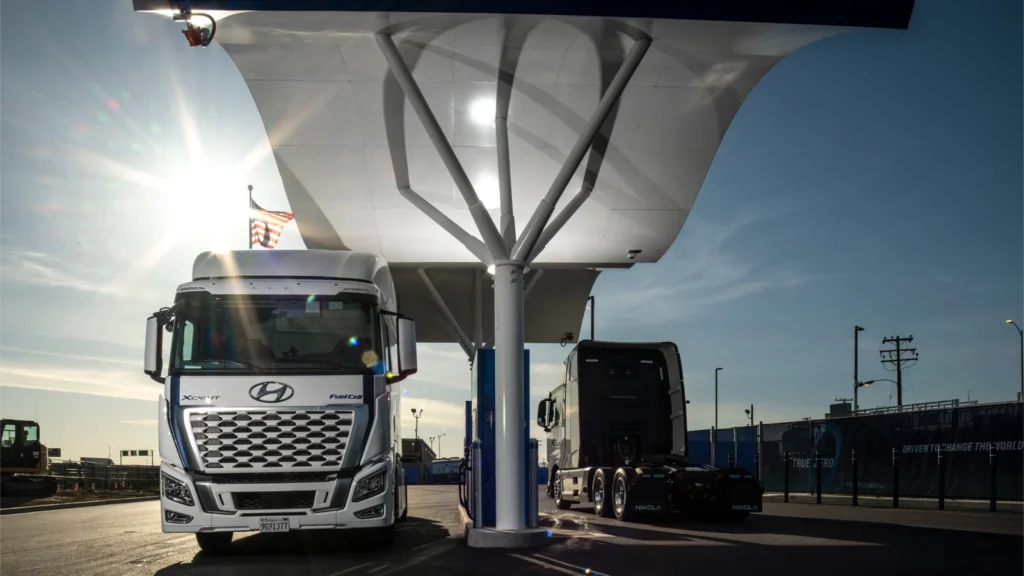 Hyundai Xcient truck refuels in California at a First Element Fuels station. (Image: Hyundai/First Element Fuels)