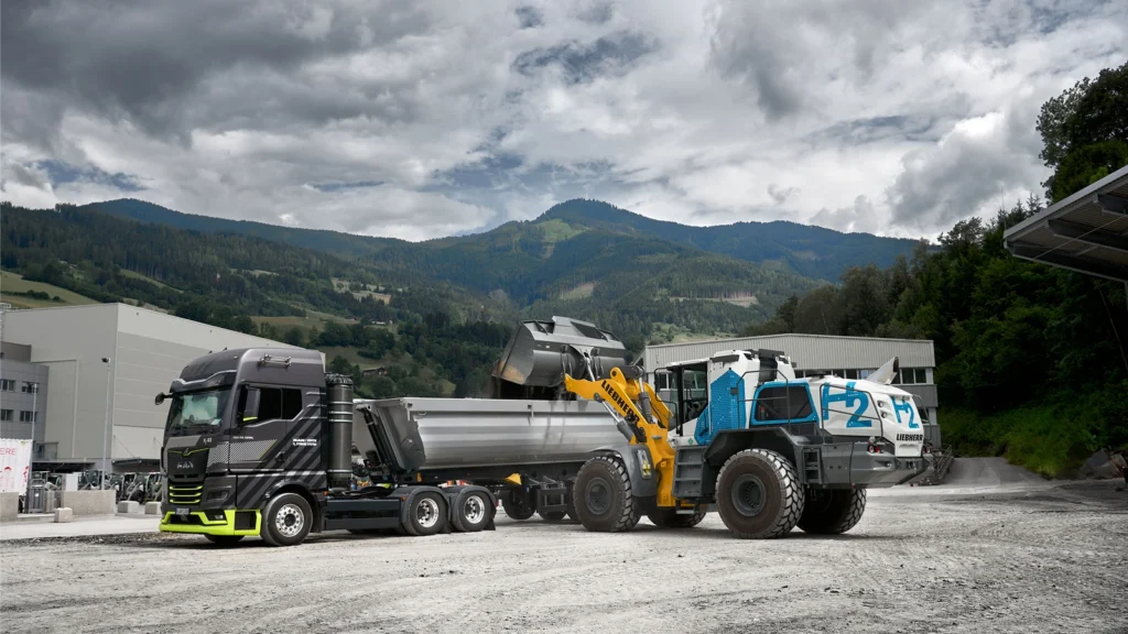 Liebherr developed the first prototype large wheel loader with hydrogen engine. (Image: Liebherr)