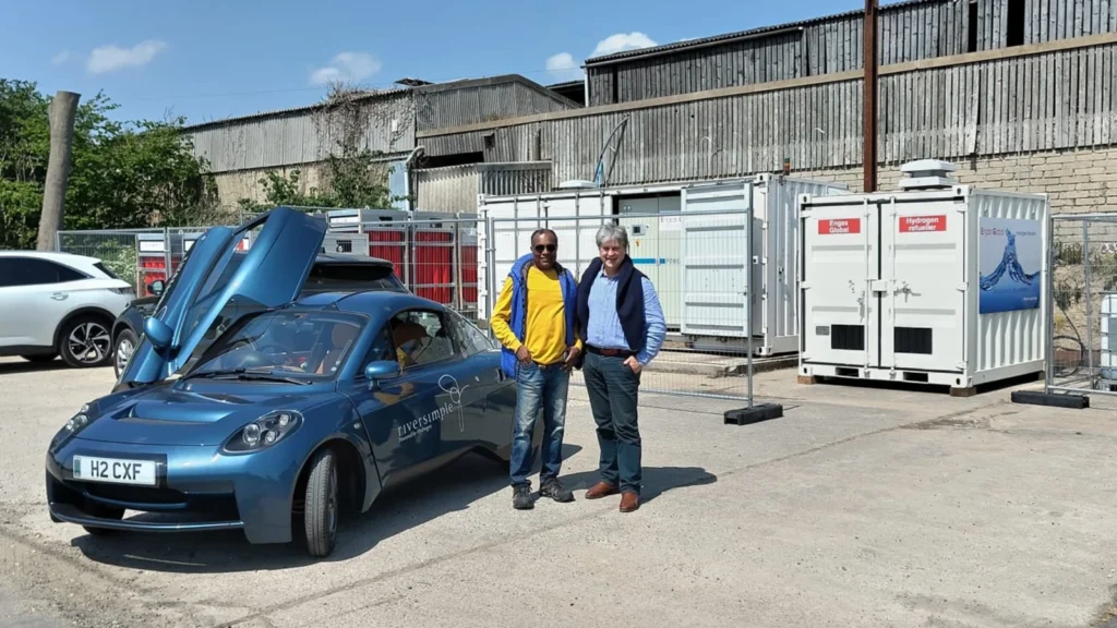 Amitava Roy, CEO of Engas (left) with Hugo Spowers, Founder of Riversimple (right). (Image: Riversimple)
