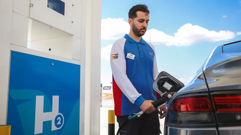 Greece opens its first hydrogen refuelling station. (Image: Motor Oil)