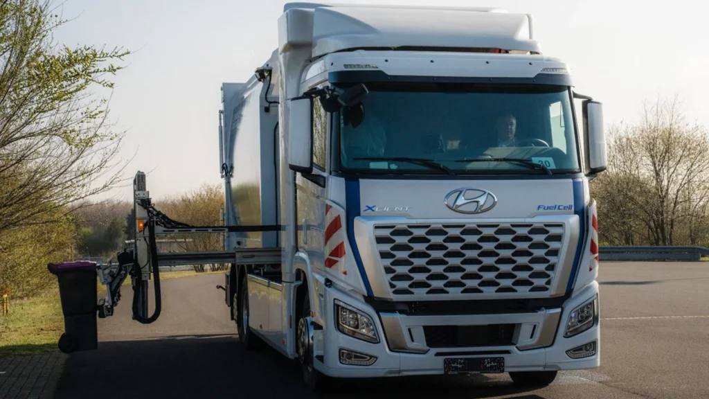 Hyundai launches the first hydrogen-powered roll-off and waste collection trucks. (Image: Hyundai)