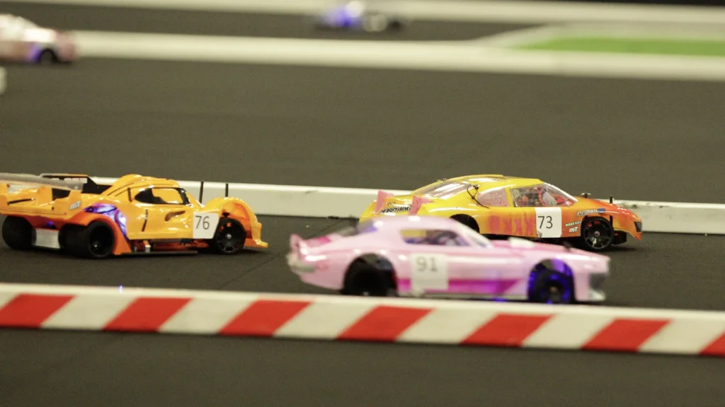 Hydrogen fuel cell powered remote controlled cars. (Image: H2GP Foundation)