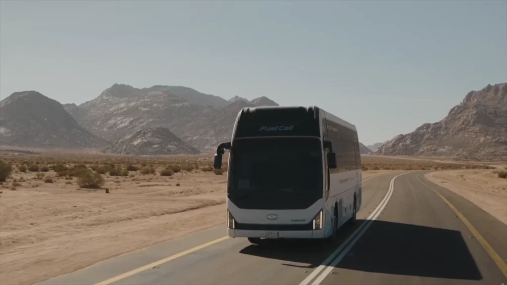 Hyundai hydrogen fuel cell bus in the desert of Saudi Arabia. (Image: Hyundai Motor Group)