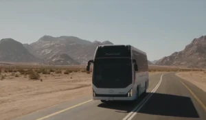 Hyundai hydrogen fuel cell bus in the desert of Saudi Arabia. (Image: Hyundai Motor Group)