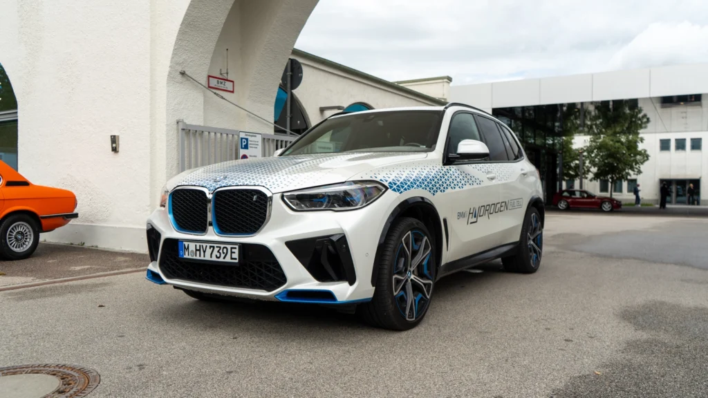 BMW iX5 Hydrogen pilot car