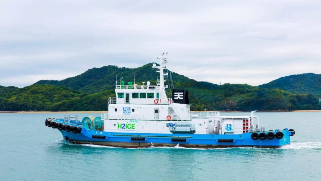 Ten-Oh hydrogen tugboat operating in Japan, developed by Tsuneishi Group and CMB.TECH with H2ICE dual-fuel system