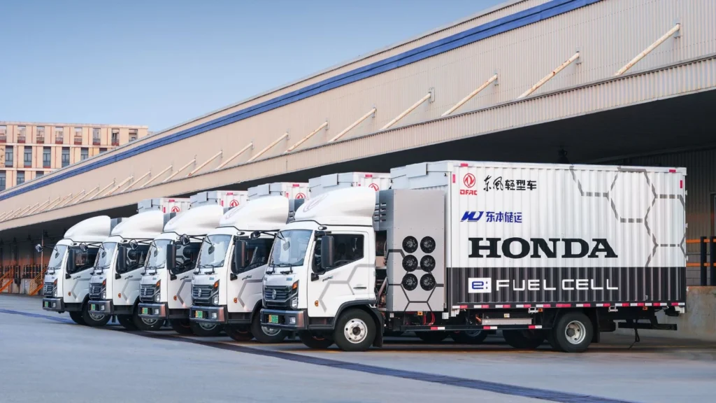 Line of Honda and Dongfeng hydrogen fuel-cell trucks in China