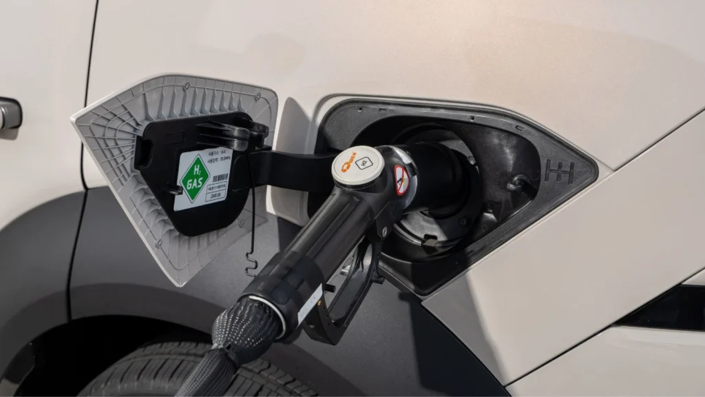 Hyundai NEXO 2025 hydrogen refuelling port