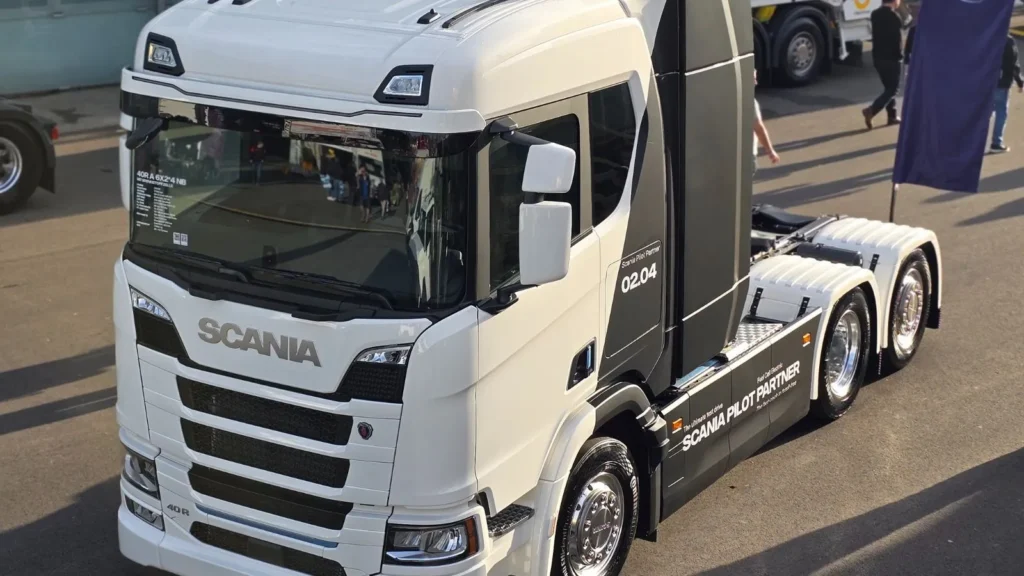 Front view of Scania’s hydrogen-powered FCEV truck at Transport.CH, marked with Scania Pilot Partner branding.