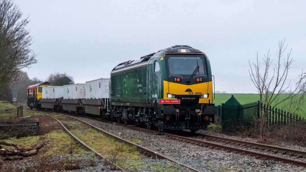 Freightliner locomotive transporting hydrogen containers in UK’s first hydrogen-by-rail trial