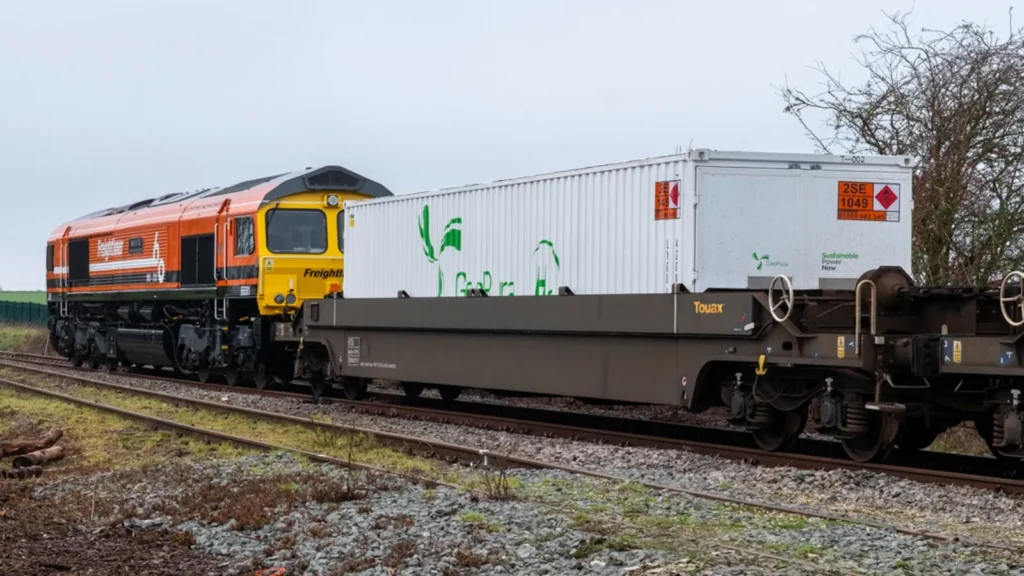 Hydrogen containers transported by train in a UK trial for clean energy logistics