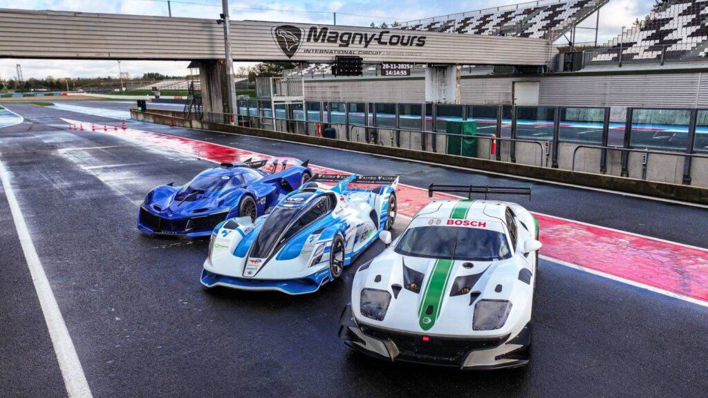Alpine Alpenglow HY6, MissionH24 H24EVO and Ligier JS2 RH2 hydrogen cars at Magny-Cours