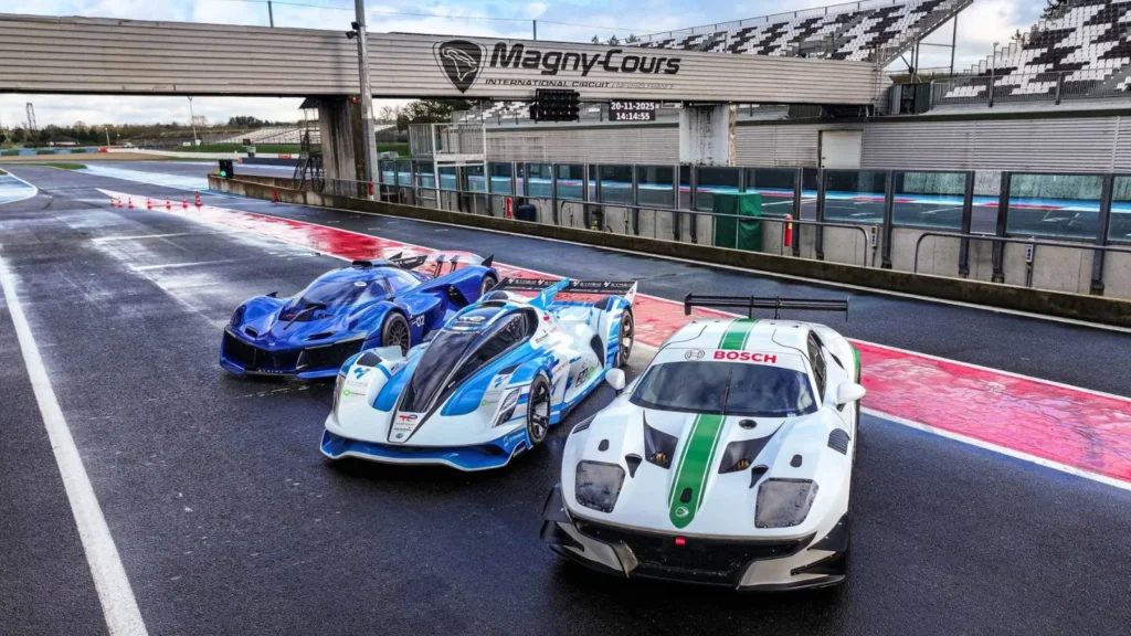 Alpine Alpenglow HY6, MissionH24 H24EVO and Ligier JS2 RH2 hydrogen cars at Magny-Cours
